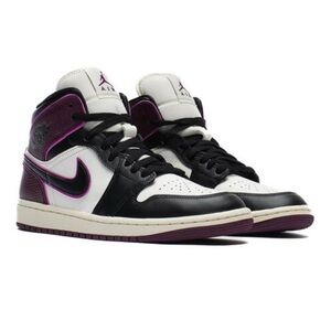 Jordan 1 mid SE Retro for women size 8